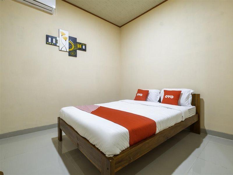 Отель Reddoorz Syariah Near Tugu Lampu Gentur Чианджур Экстерьер фото