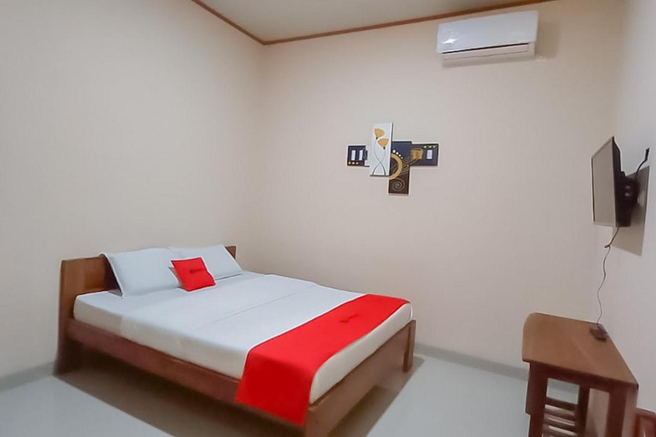 Отель Reddoorz Syariah Near Tugu Lampu Gentur Чианджур Экстерьер фото