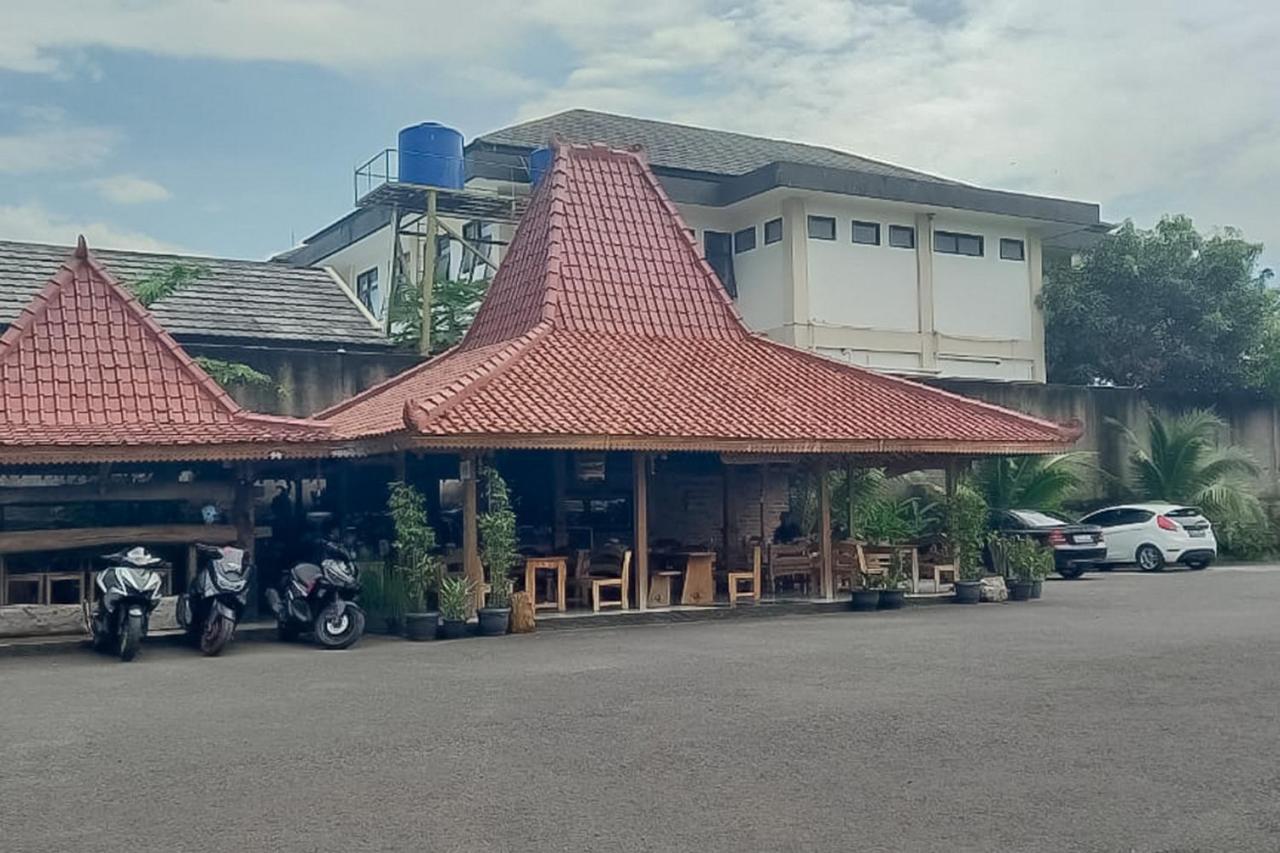 Отель Reddoorz Syariah Near Tugu Lampu Gentur Чианджур Экстерьер фото