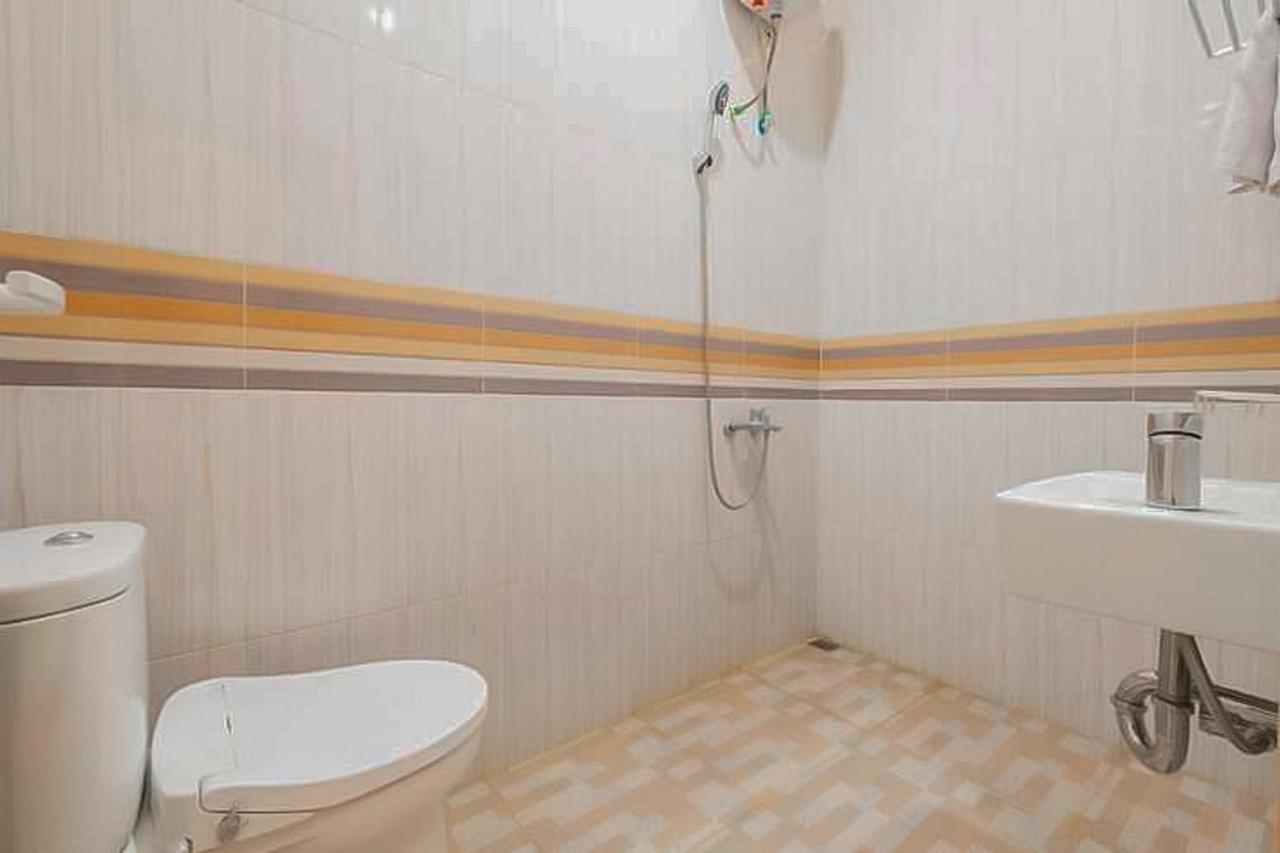 Отель Reddoorz Syariah Near Tugu Lampu Gentur Чианджур Экстерьер фото
