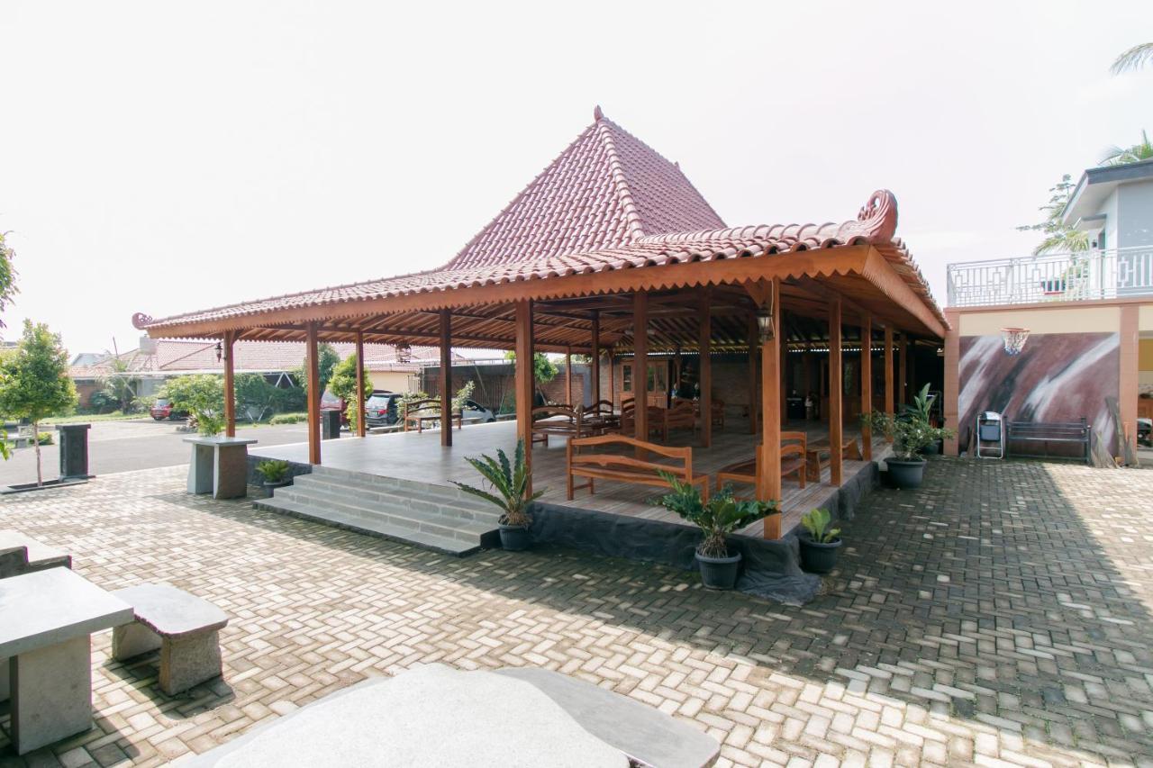 Отель Reddoorz Syariah Near Tugu Lampu Gentur Чианджур Экстерьер фото
