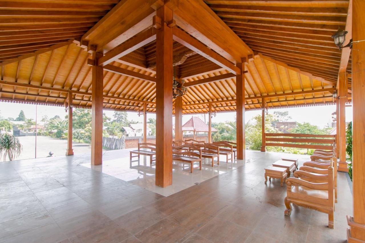 Отель Reddoorz Syariah Near Tugu Lampu Gentur Чианджур Экстерьер фото